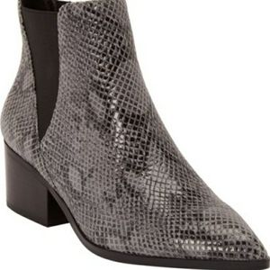 Women's leather bootie